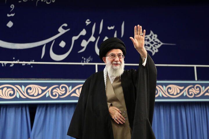  اطلاعیه شماره ۴ ستاد بزرگداشت عروج خونین امام شهید: «باید برخاست»، شعار محوری و «مشت گره‌کرده»، نشان رسمی مراسم «بدرقه آقای شهید ایران» خواهد بود