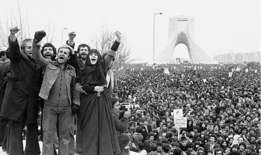 نسل جدید از ما طلبکار آرمانشهر قبل از انقلاب است در حالی که انقلاب نه ناسپاسی در بهشت که شورش در جهنم بود