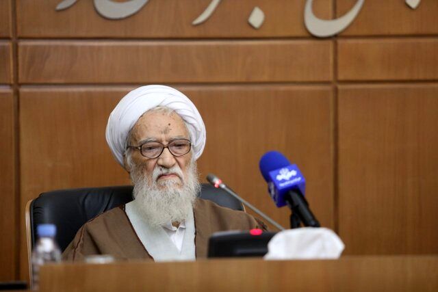 غیبت موحدی کرمانی در مراسم تجدید بیعت اعضای خبرگان رهبری در حرم امام / علت چه بود؟