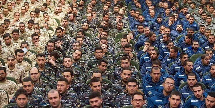 می‌کوشیم حقوق سربازان باز هم افزایش یابد