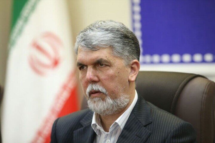 انتقاد یک مستندساز به تعلل در بازگرداندن هنرمندان خارج از کشور؛ وزیر ارشاد تکلیف را روشن کند