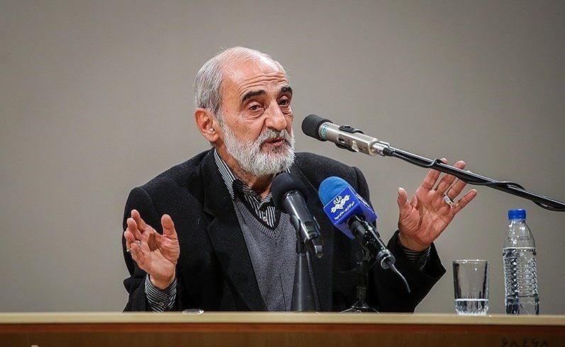 حسین شریعتمداری: اهدای جایزه صلح نوبل به نرگس محمدی افتخار بزرگ و تازه‌ برای جمهوری اسلامی است!