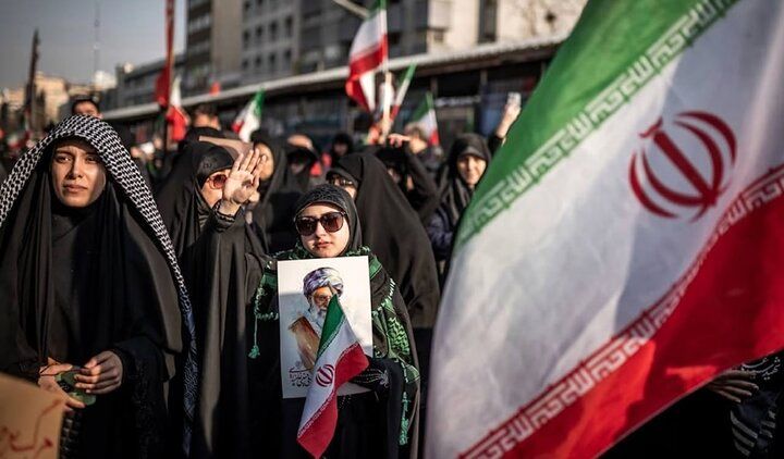 معاریو: فروپاشی دولتی چون ایران در دو هفته ممکن نیست