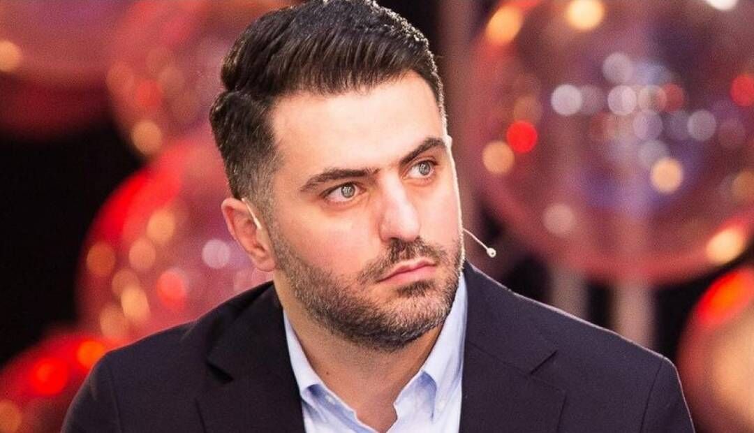 شباهت غیرقابل باور علی ضیاء و خواهرش+ عکس