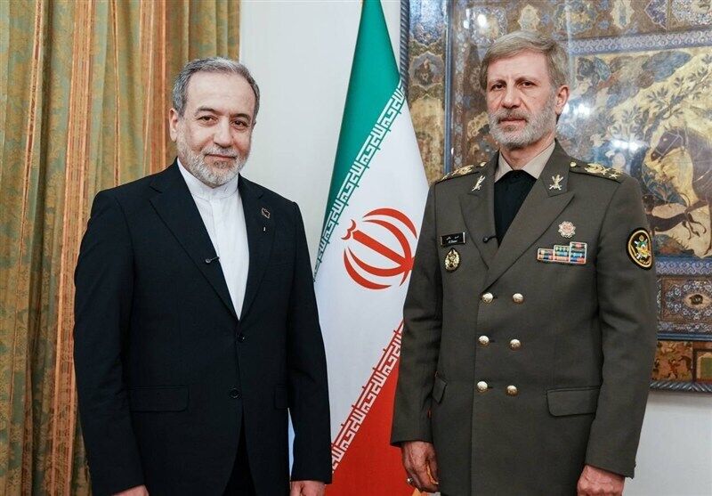 عراقچی: بر عزم راسخ خود در تداوم تعامل، هم‌افزایی و هم‌گرایی با نیرو‌های مسلح تأکید می‌کنم