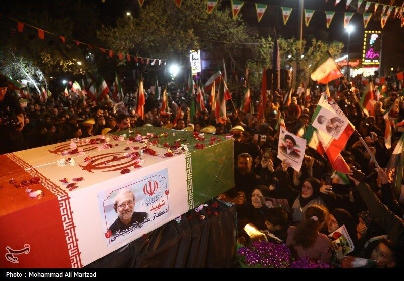تصویری از پیکر شهید لاریجانی و فرزندش + عکس