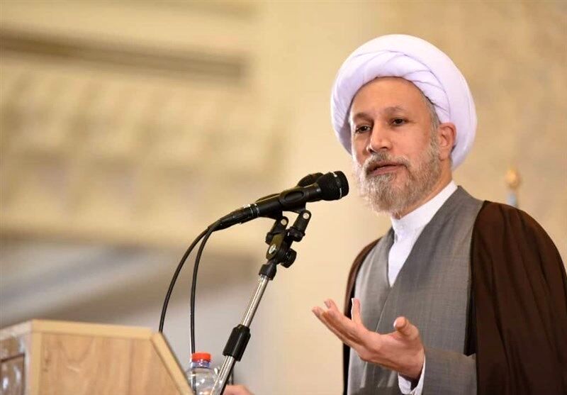 امام جمعه شیراز: حوزه باید پیشرو حرکت‌های مردمی باشد و این پیشروی را که از زمان میرزای شیرازی تا کنون شاهد بوده‌ایم، تداوم ببخشد