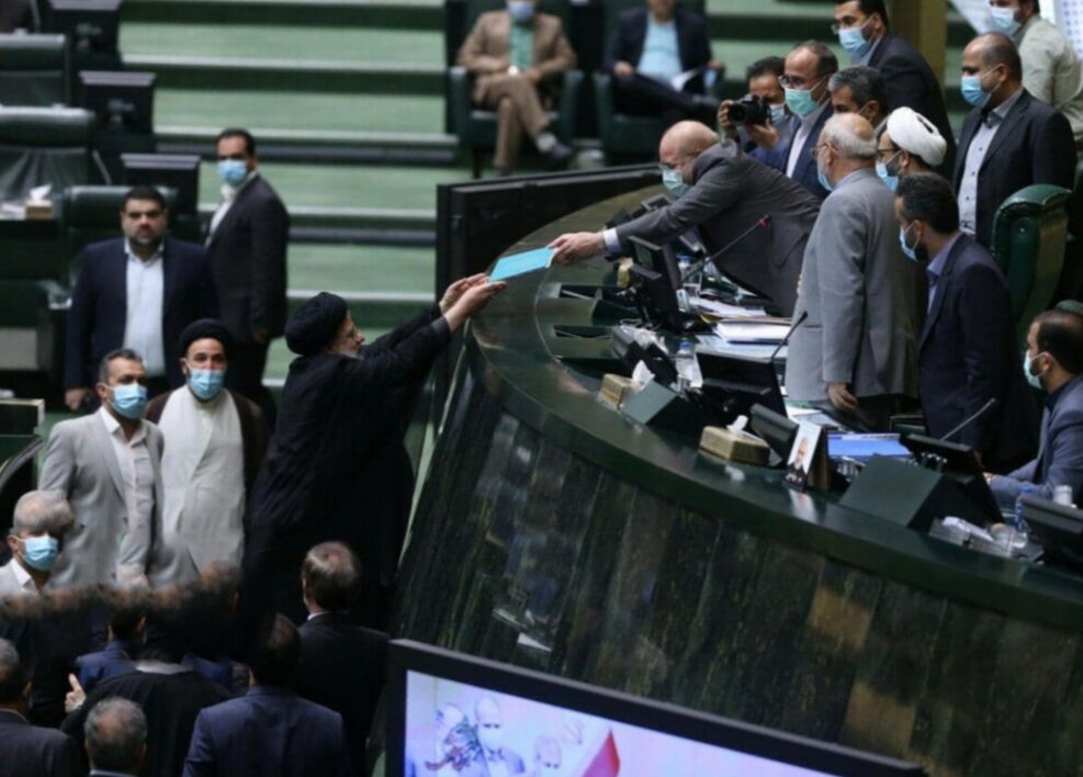 دفاع روزنامه اصولگرا از رد لایحه بودجه «دولت مردمی» توسط «مجلس انقلابی»؛ به مردم القا کرده بودند هرچه دولت بگوید مجلس روی هوا لایک می‌کند