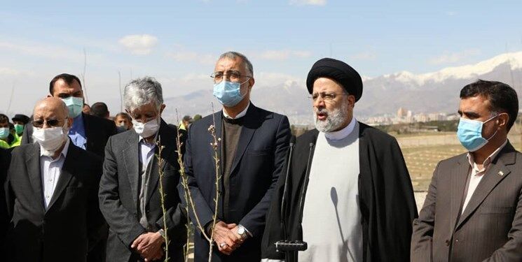 نهال‌کاری شهردار تهران و رئیس‌جمهور به مناسبت روز درختکاری