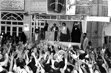 میثاق زمین و ولایت آسمان: خوانشی فلسفی از نظریۀ دولت نزد «امام خمینی» در برابر الگوی غربیِ دربند