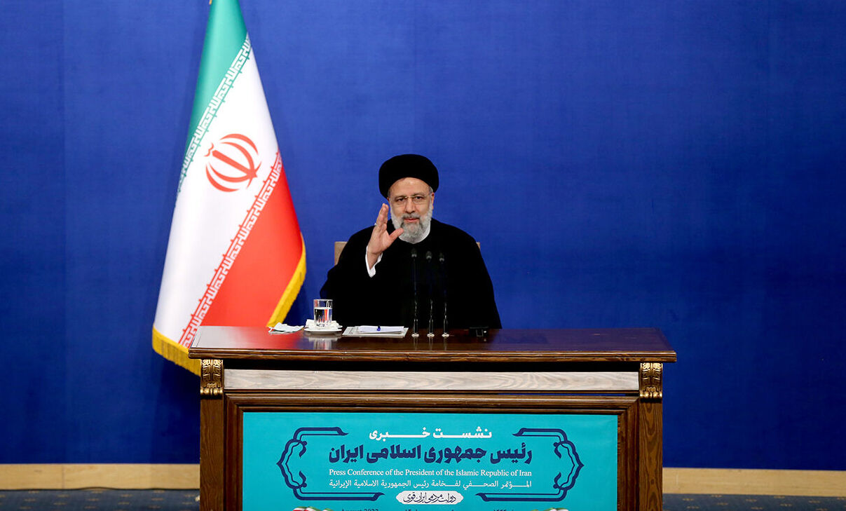 دولت رئیسی برای شنیدن صدای منتقدان گوش شنوایی دارد؟/ از حذف رسانه‌های منتقد در نشست‌های دولتی تا اخراج خبرنگاران از جلسه سخنگویی