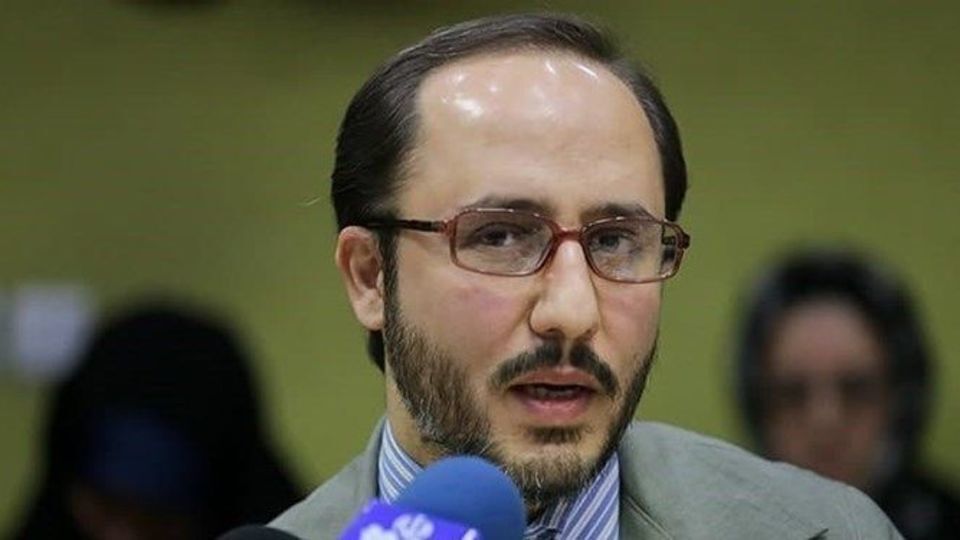 پیشنهاد عجیب رئیس شورای اطلاع‌رسانی دولت؛ دهه ۹۰ برای عبرت‌ سرفصل کتاب درس دانش‌آموزان شود