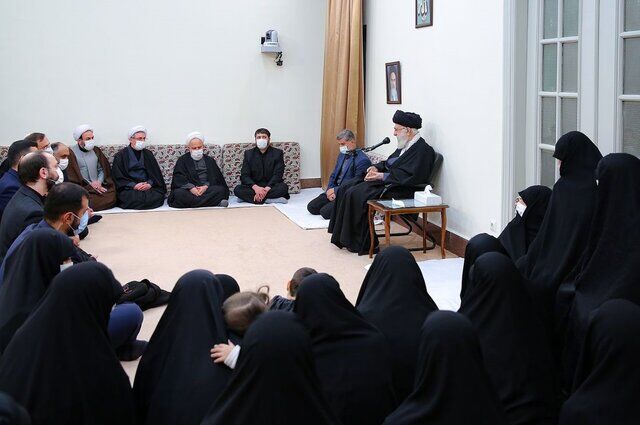 برخی از آثار مکتوب آیت الله مصباح باید در ذهنها جایگزین بشود