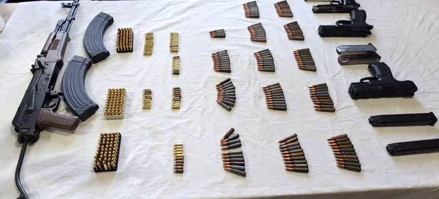 کشف سلاح و مهمات از راکب و ترک‌نشین یک دستگاه موتورسیکلت