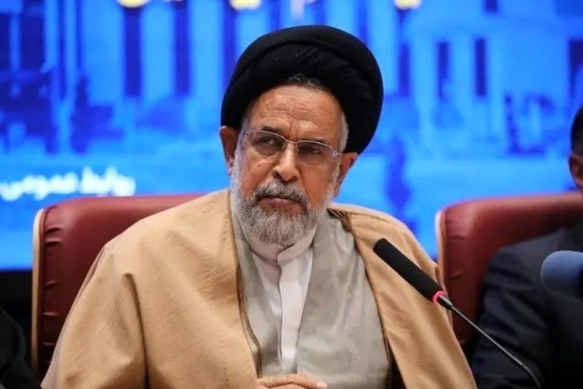 محمود علوی در بیمارستان بستری شد
