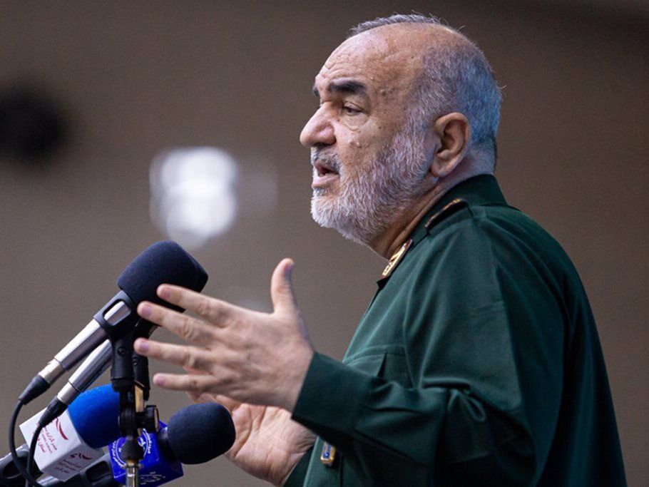 رحم نکردن به نوجوانان معصوم ما در مدارس، یعنی دشمن با تمام قدرت به صحنه آمده