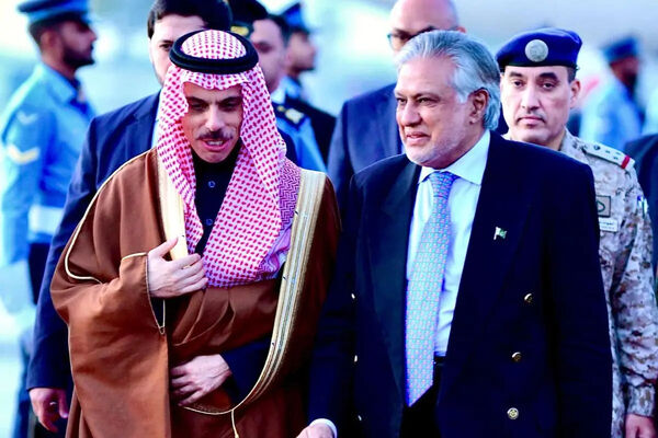 رایزنی وزیران خارجه پاکستان و عربستان درباره یمن و امنیت کشتیرانی در هرمز و باب‌المندب