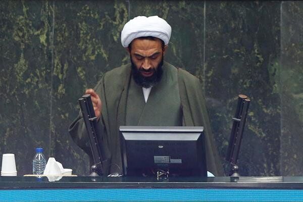 نماینده مجلس: زنان خبیث نباید در دادگاه‌ با چادر حاضر شوند!
