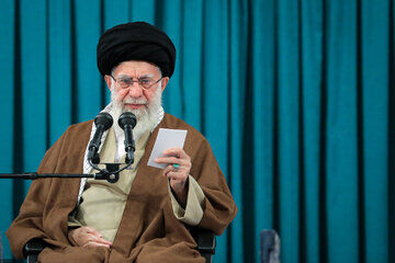 آغاز دیدار رهبرانقلاب با جمعی از کارگران + عکس و ویدئو