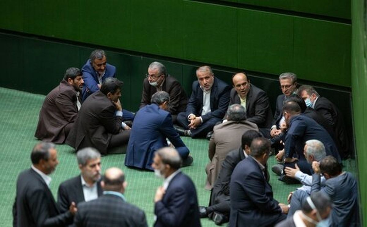 کمیسیون آموزش مجلس از طرح کذایی برای ممنوعالخروجی دانشجویان بیخبر است!