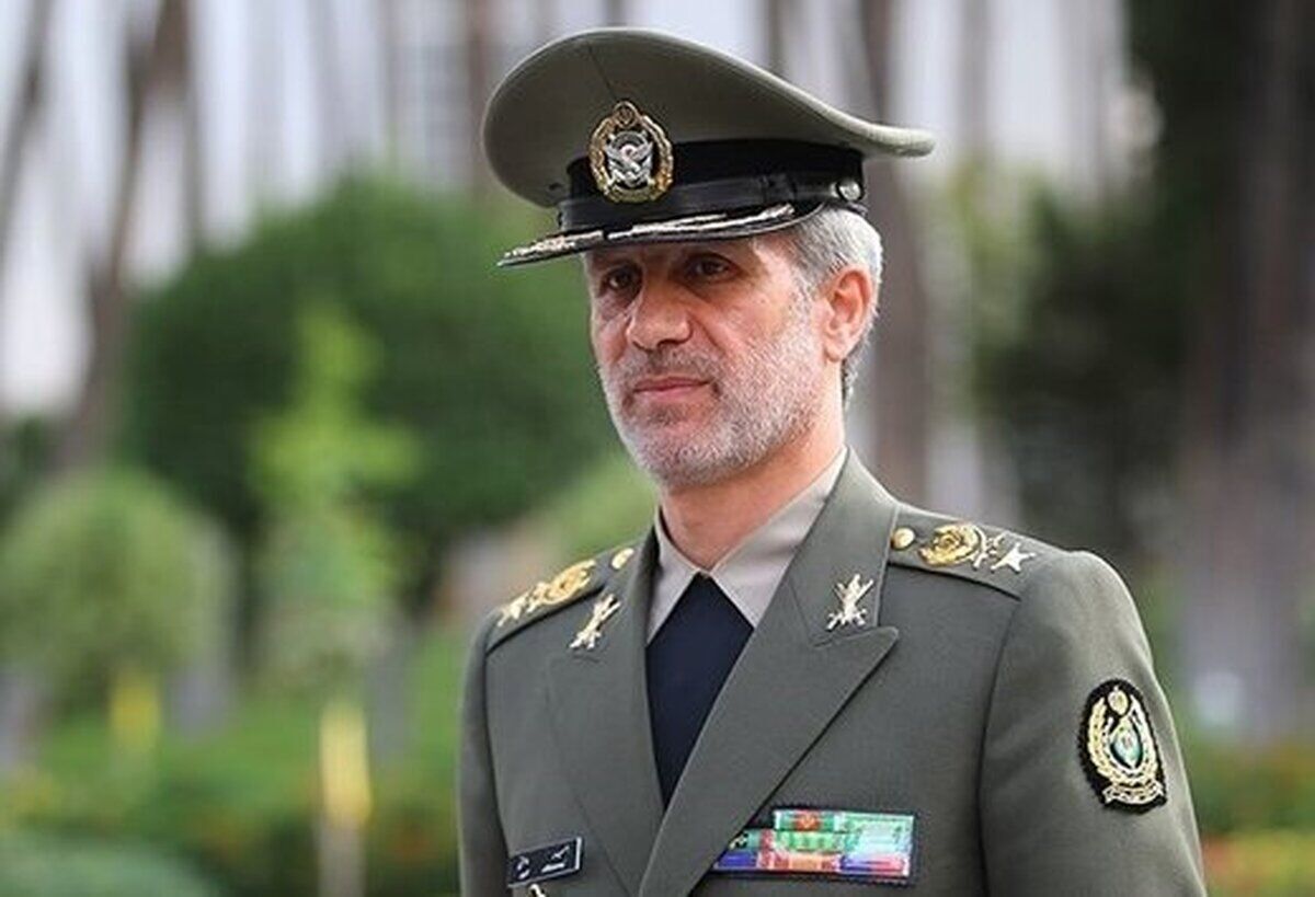 فرمانده کل ارتش: در صفوف مستحکم دفاعی آماده جان‌فدایی برای ایران هستیم