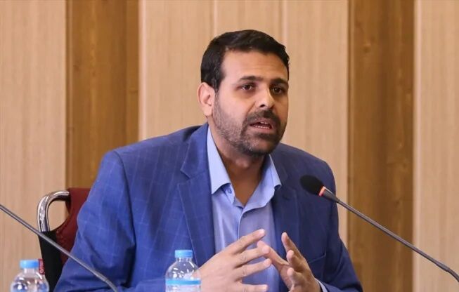 نادری، عضو هیات رئیسه مجلس: بررسی استیضاح وزرا فعلا در دستورکار هیات رئیسه مجلس نیست