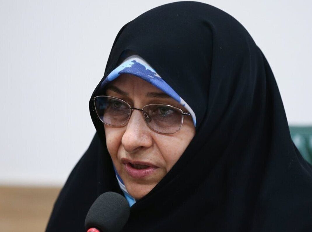 کسانی می‌گویند حجاب را کنار بگذاریم، کسانی هم می‌گویند به هر روشی حتی با خشونت جلوی بی‌حجابی را بگیرید