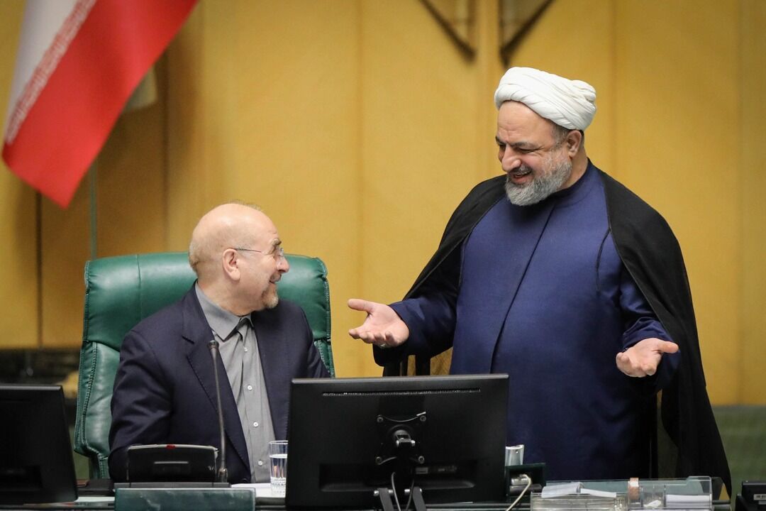 انتقاد شدید‌اللحن روزنامه اصولگرا از رسایی؛ او نماینده مجلس است یا بلاگر پوپولیست؟