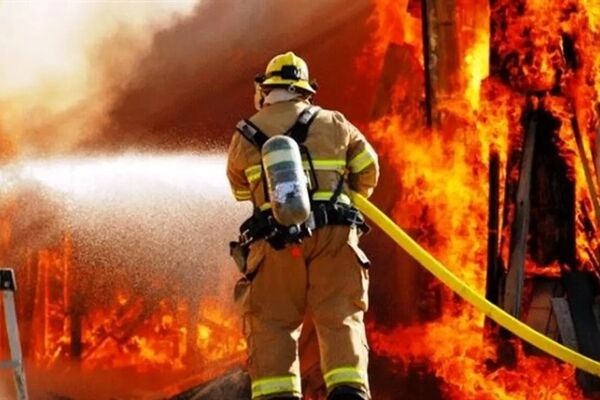 آتش سوزی در یک ساختمان پنج طبقه در اهواز + جزییات