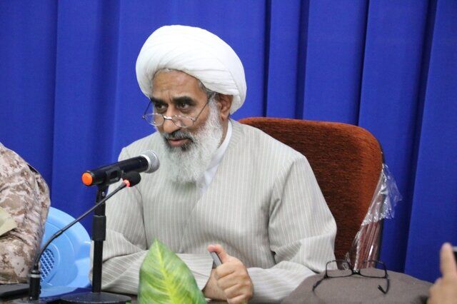 کسی که روسری بر می‌دارد، پاره تن ما است اما دشمن او را از ما دزدیده است