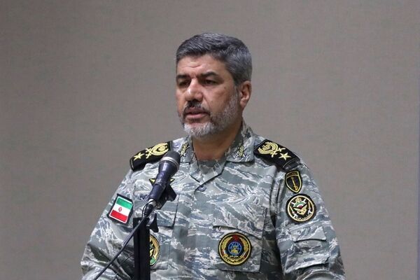 سخنگوی ارتش: ارتش ایران در وضعیت آمادگی بسیار مناسبی قرار دارد/ ورود تجهیزات جدید به یگان‌ها، موجب شده تا تجهیزات رزمی متناسب با نیاز‌های روز بازآرایی شود