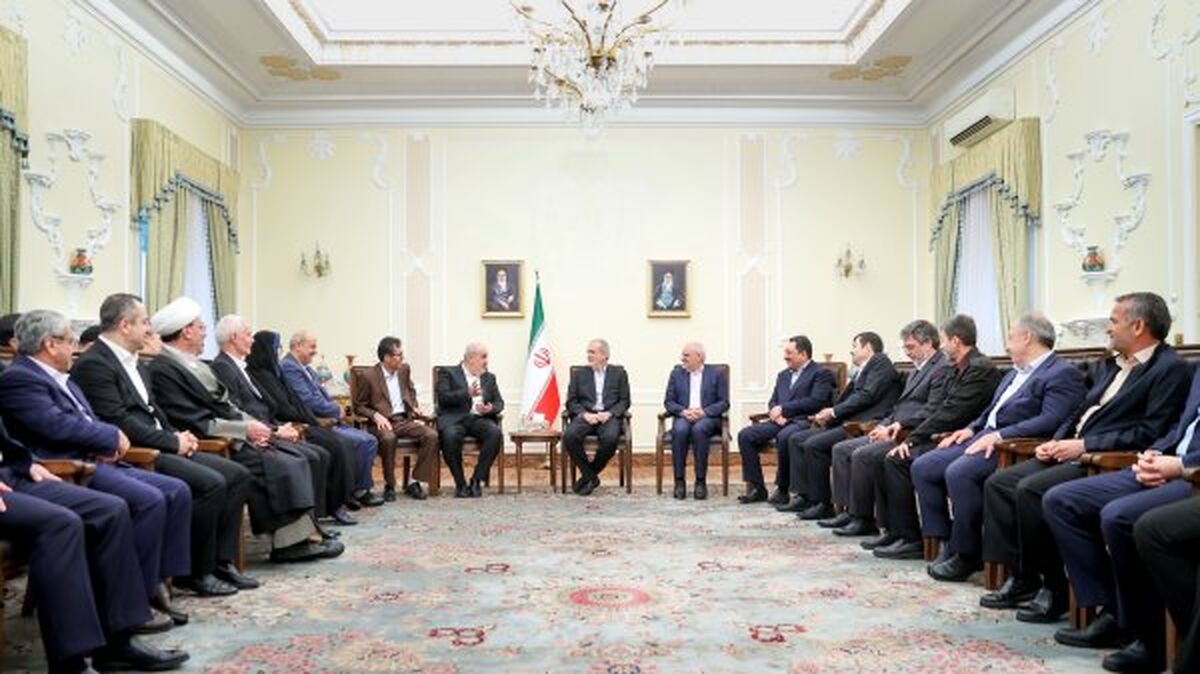 پزشکیان در دیدار مدیران و کارگزاران: بنای دولت تلاش مجدانه برای حل مشکلات معیشتی مردم است