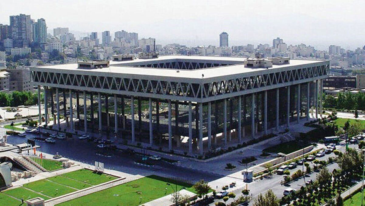 کیهان گزارش داد: ماجرای انتشار شایعه‌ای توسط یک کانال فیک علیه پسر رهبر انقلاب چه بود؟