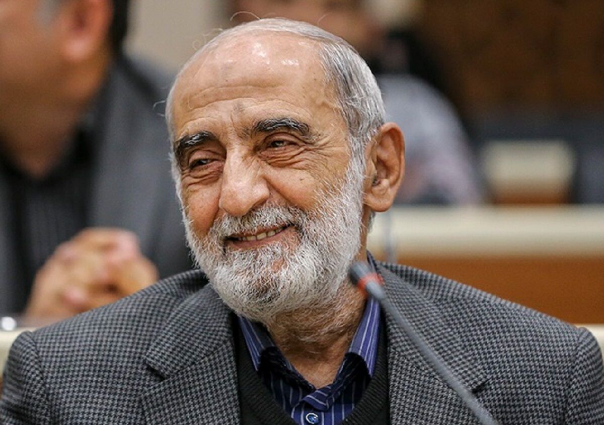 عصبانیت کیهان از منتقدان شریعتمداری: مدیر مسئول ما «نکته‌سنج» است
