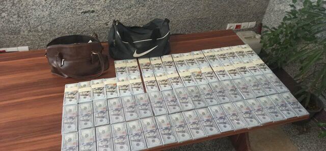 کشف ۶ هزار و ۴۰۰ اسکناس تقلبی دلار؛ دستگیری چهار نفر 