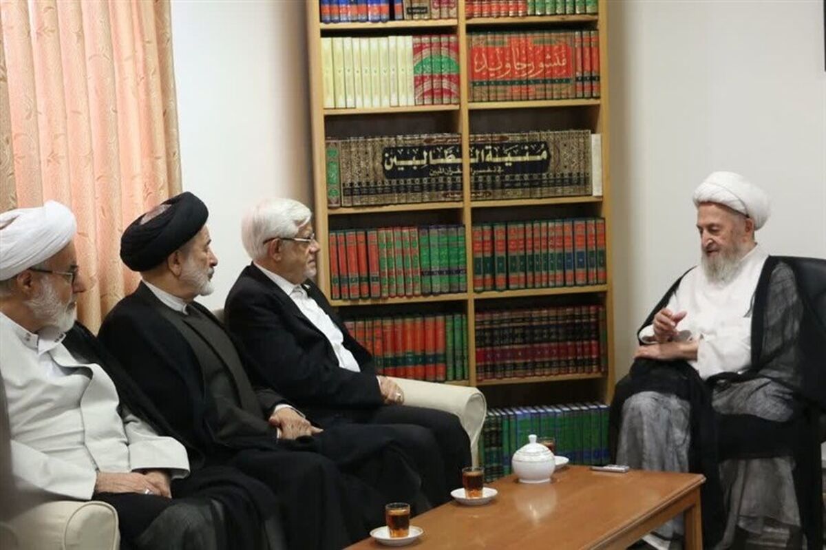 دیدار عارف با آیت‌الله جعفر سبحانی در قم