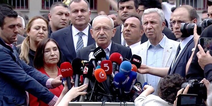 مردم! رأی بدهید تا از شر دیکتاتوری خلاص شوید