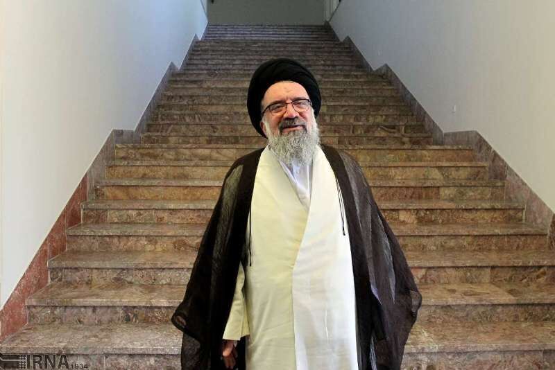استفاده از سلبریتی‌های کشف حجاب کرده در برنامه‌ها «منکر» است