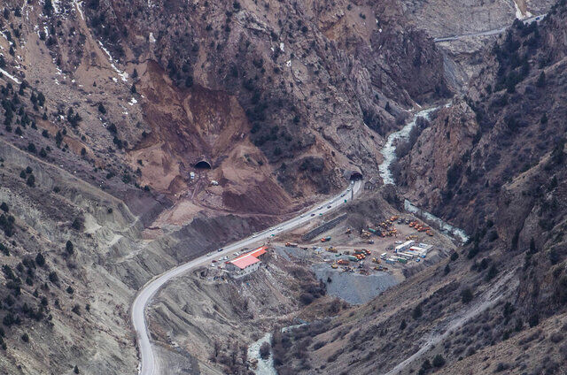 جاده هراز به دلیل ایجاد ترک در کوهستان مسدود می‌شود؟
