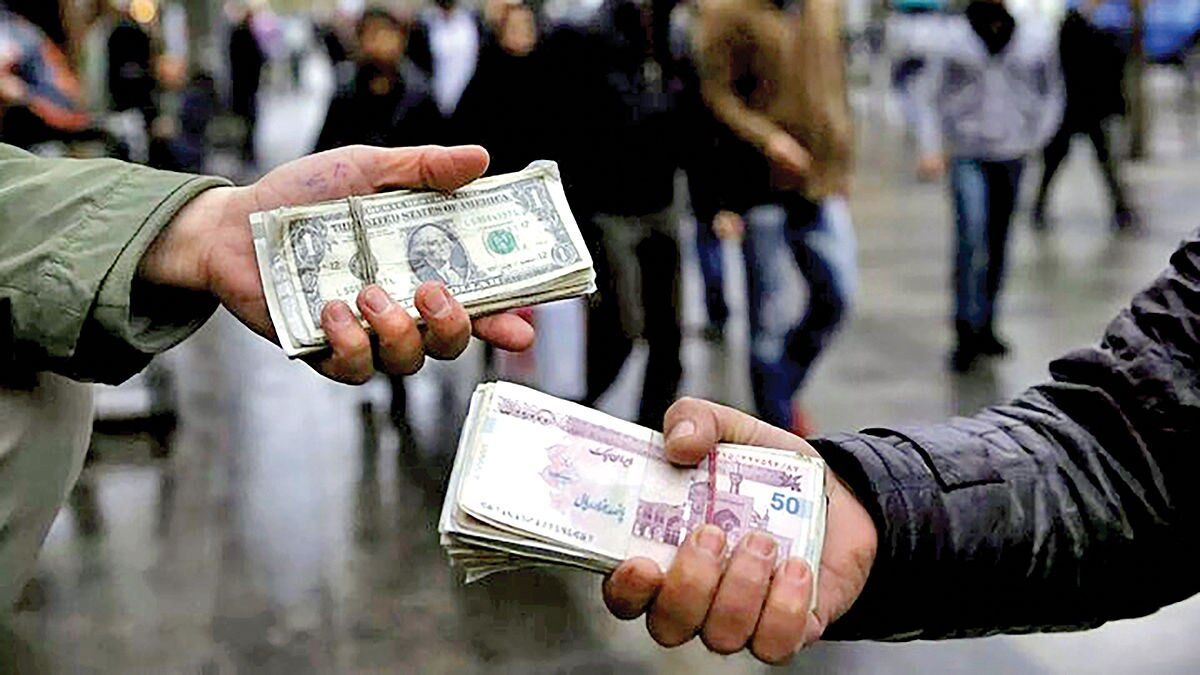 دولت رئیسی شعار یکسان کردن نرخ ارز داد؛ اما الان ۷ نرخ برای دلار داریم!