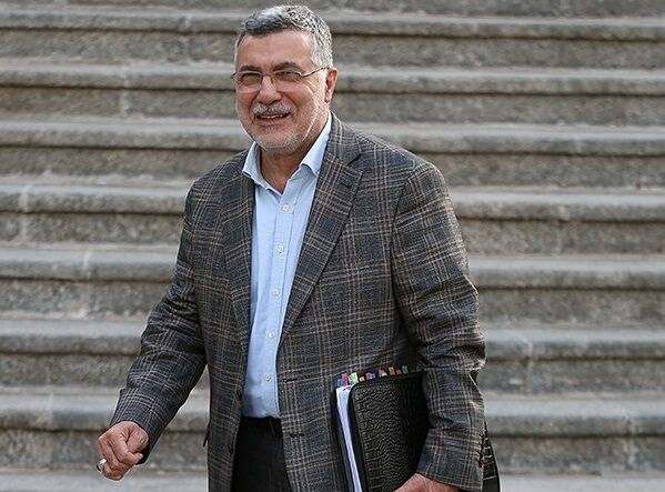 وزیر بهداشت: کمبودهای دارویی ما نسبت به سال قبل کمتر شده است