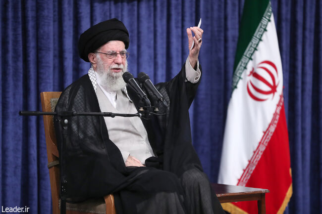 رهبر انقلاب: قدرت ملّی بیش از آنکه به موشک و هواپیما ارتباط داشته باشد، به اراده‌ و ایستادگی ملّتها ارتباط پیدا می‌کند؛ در 22 بهمن با نشان دادن اراده و ایستادگی خود، دشمن را مأیوس کنید