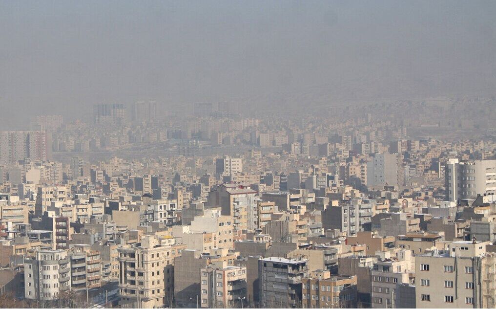 هوای پایتخت ناسالم برای همه گروه‌ها/ درخواست وزارت بهداشت برای تشکیل کمیته اضطرار