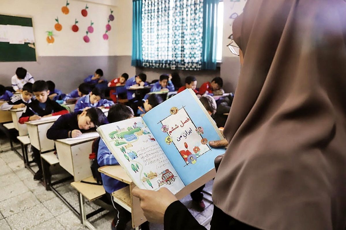 اعتماد گزارش داد؛ وضعیت بحرانی آموزش در مدارس ایران؛ از هر ۱۰ دانش‌آموز ۴ نفر سواد ندارند!