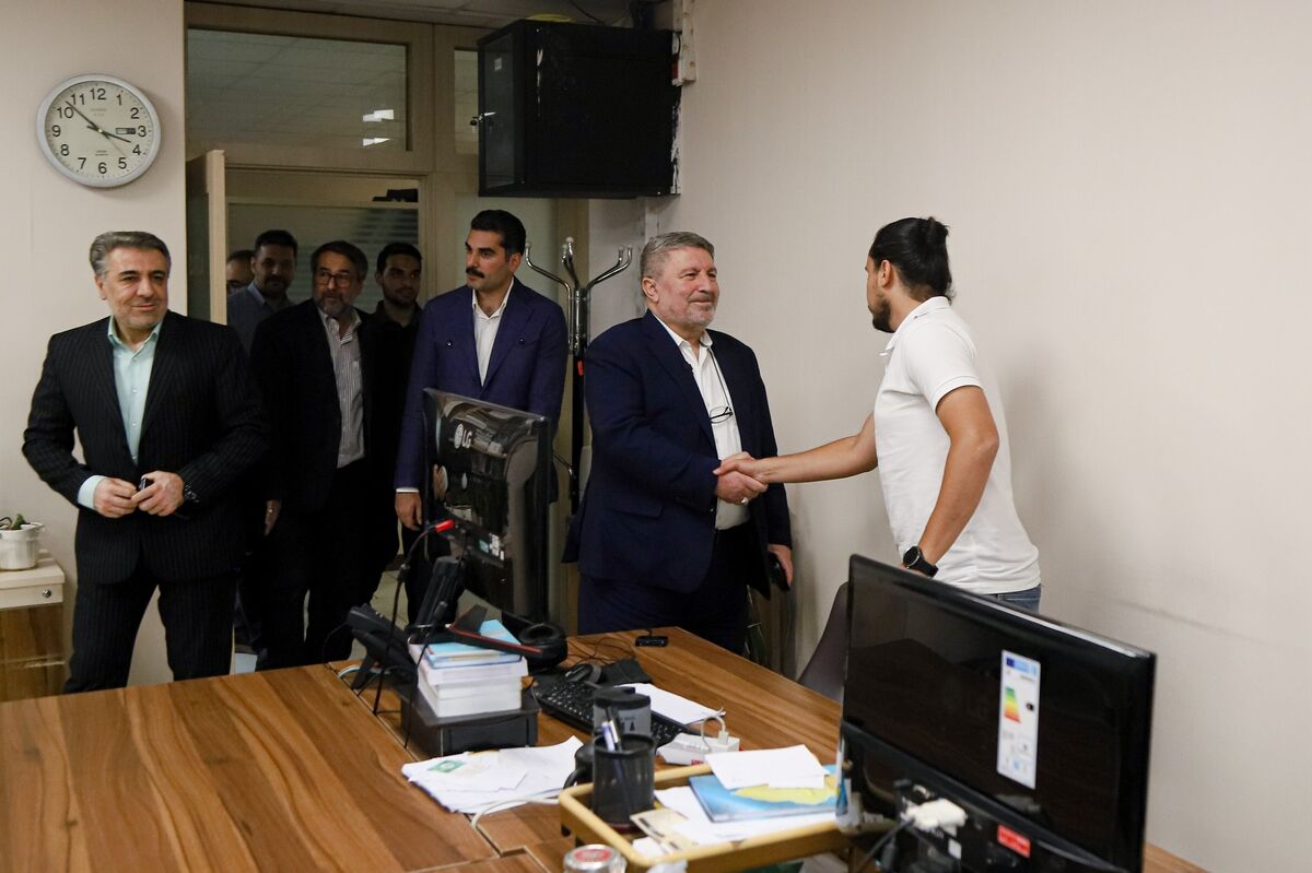 ببینید| بازدید رئیس شورای اطلاع‌رسانی دولت از روزنامه جام‌جم