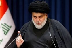 مقتدی صدر حمله عربستان و آمریکا به پایگاه‌های حشدالشعبی را محکوم کرد؛ دولت باید حاکمیت ملی را اعمال کند / عراق و مردمش نیازمند صلح هستند و جنگ باید متوقف شود