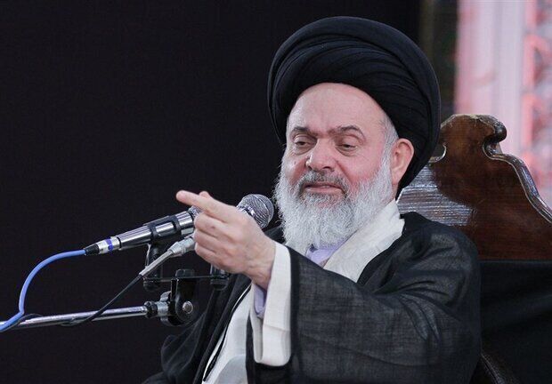 وجود یک روحانی در شورای شهر، تضمین کننده سلامت آن شوراست
