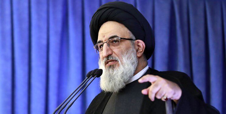 برخی مسوولان قبلی در مسیر شبکه‌های معاند، وقیحانه از سازش با غرب سخن می‌گویند