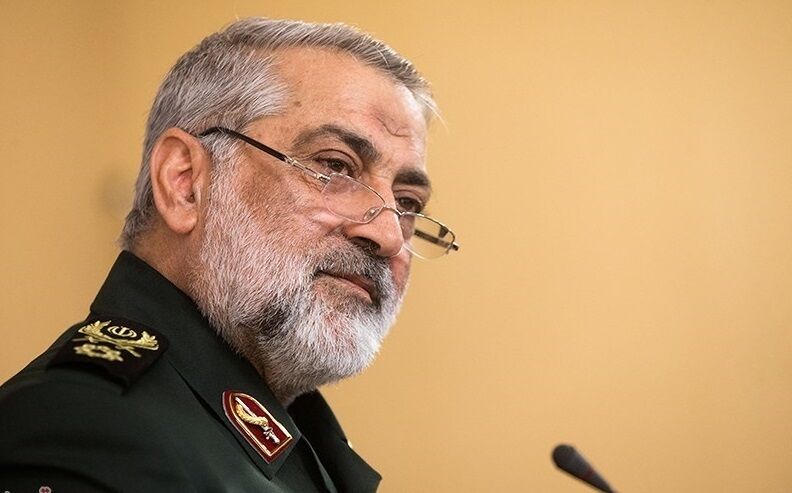 کسانی که طمع تصاحب جزایر سه‌گانه ما را دارند، نوک شمشیرمان را ببینند