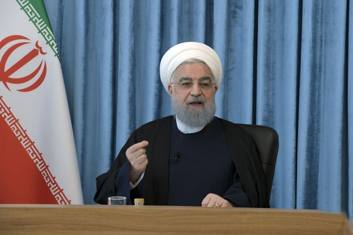 روحانی در دیدار با خانواده شهید علی لاریجانی:حتماً با وجود ایشان ما سرنوشت دیگری می‌داشتیم/ دکتر لاریجانی نه فقط جهت تصویب برجام در مجلس کمک کرد، بلکه وقتی برای بحث درباره مسائل منطقه خدمت رهبری می‌رسیدیم، نظرات راهگشایی ارائه می‌کرد